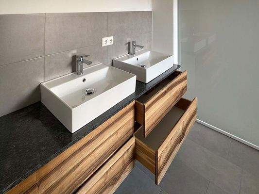 Bad mit Einbauten vom Schreine