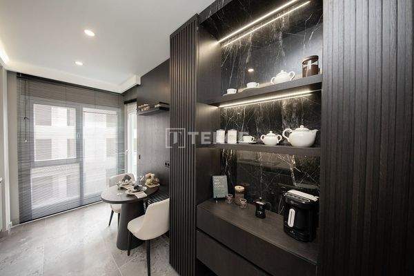 Apartments in Complex Close to Transportation in İstanbul Zeytinburnu