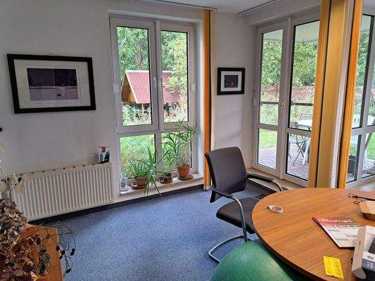 Büro 1 Chef mit Gartenblick  