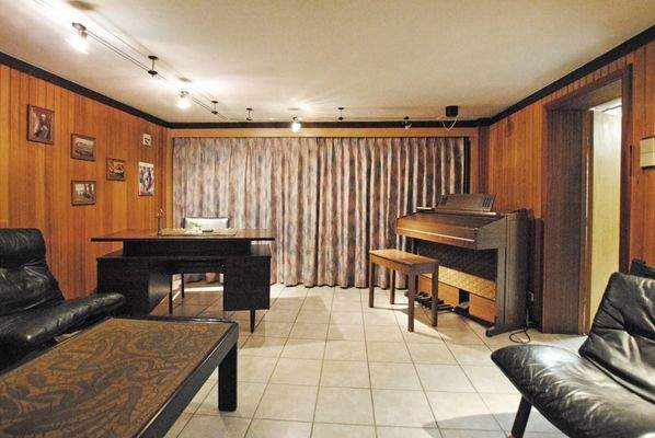 Kellerraum mit Büroplatz