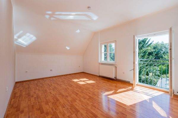 Mögliches Kinderzimmer mit französischem Balkon