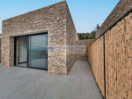 73f687698fe449a19c9878df0e851c16-original