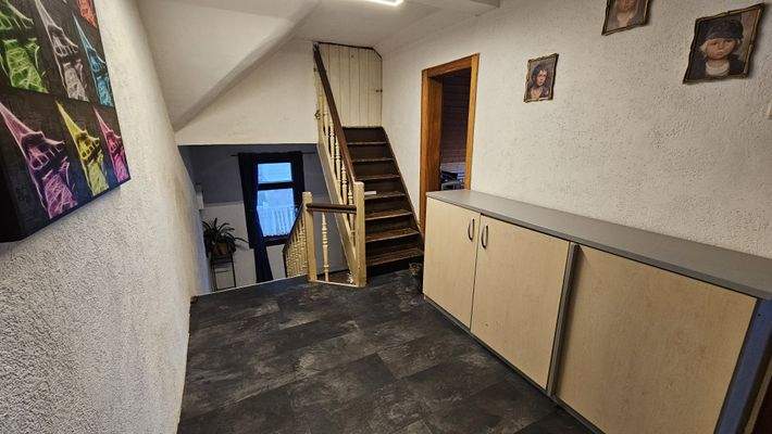 OG Flur zum Dachgeschoss.jpg