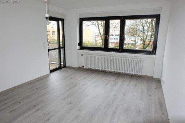 Wohn- Esszimmer m. Zugang Loggia 