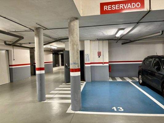 Tiefgaragenstellplatz