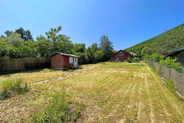 Übersicht über das gesamte Grundstück vom nordöstlichen Grundstückseck