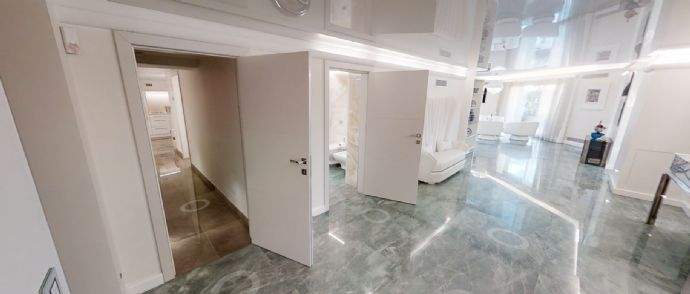 EG-Halle/ Zugang Einliegerwohnung/ WZ/ EZ/ Garten