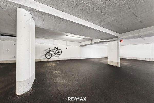 2 Tiefgaragenstellplätze mit E-Ladestation