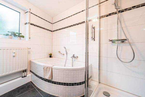 Modernes Tageslichtbad