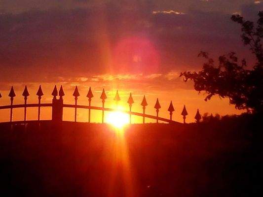 Sonnenuntergang, Gartentor