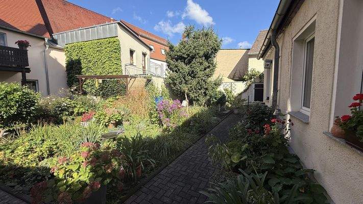 Innenhof / Liebevoll angelegter kleiner Garten