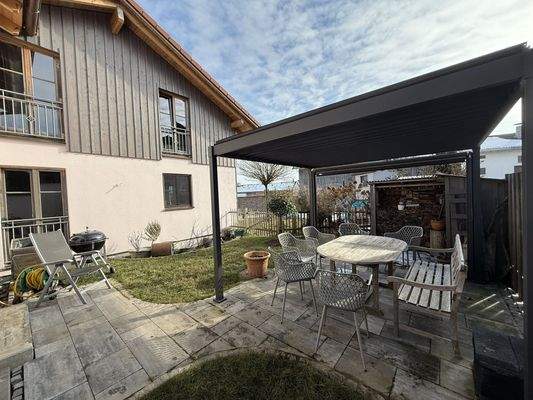 Terrasse mit kleinem Garten