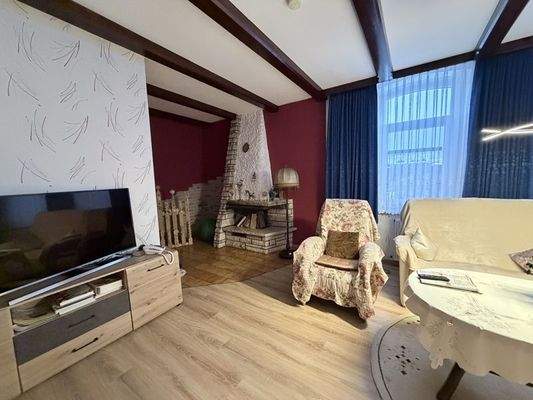 Wohn- und Esszimmer mit Kamin