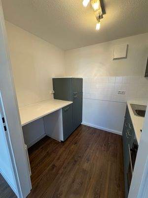 Kleine moderne Küche