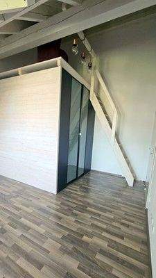 Kleiderschrank und Galerie