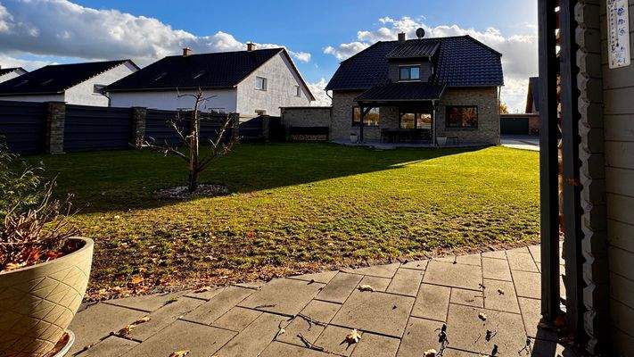 Blick vom Gartenhaus auf das Haus