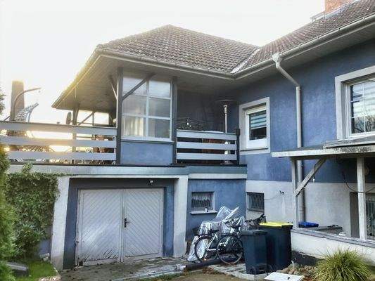 Hausansicht mit Garage