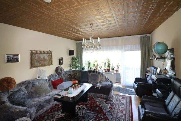 Wohnzimmer mit Zugang zur Terrasse