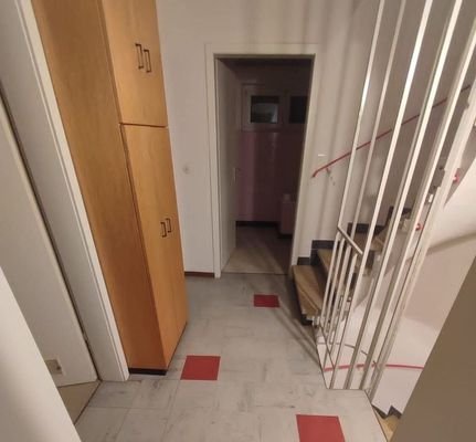 Reihenendhaus Hirschlanden Flur OG.jpg