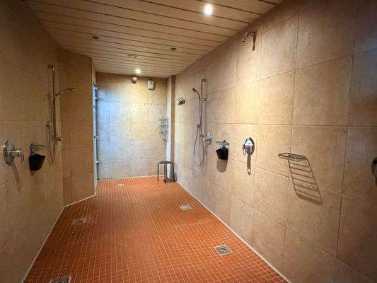 Duschen (2. Obergeschoss)