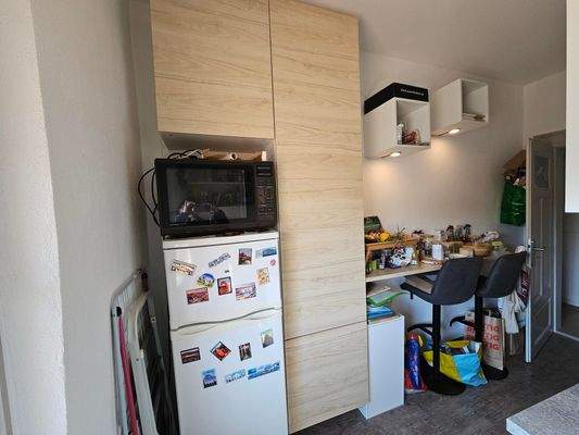 Küche mit Theke_Schrank.jpg