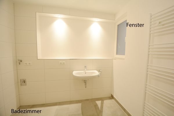 Badezimmer mit Fenster