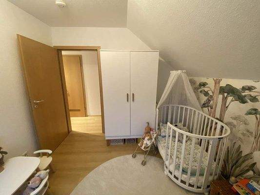 Kinder-/Schlafzimmer