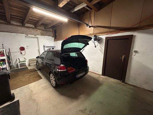 Garage und weiterer Stauraum