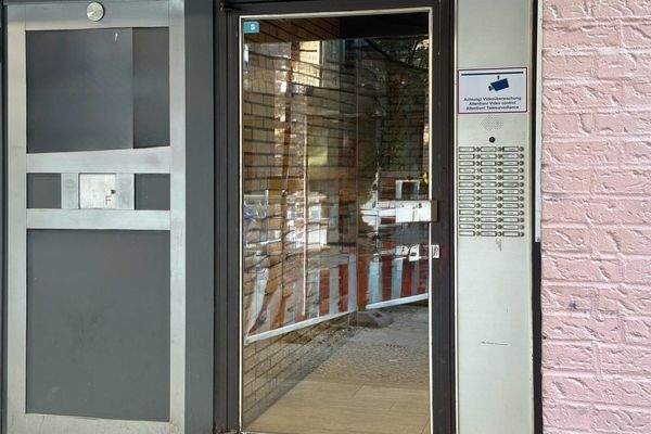 Zugang Wohnungen Treppenhaus mit Fahrstuhl