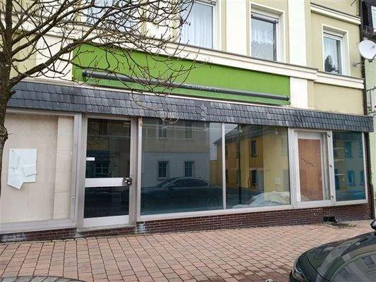 Ladenfläche mit großer Fensterfront