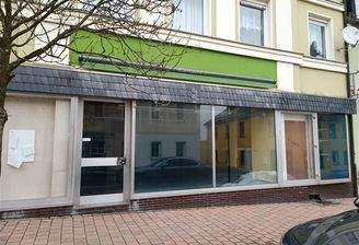 Ladenfläche mit großer Fensterfront