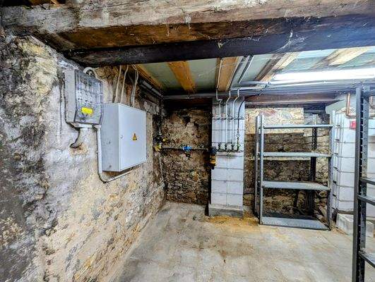 Keller - Stromanschluss- Wasseranschluss.jpg