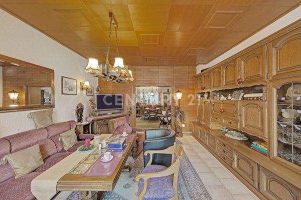 Wohnzimmer (1. OG rechts)