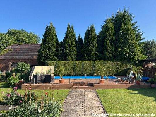 Bild 18 Pool Ansicht 1