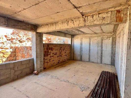 Kreta, Plaka Elounda: Unfertige Villa mit Pool und Meerblick