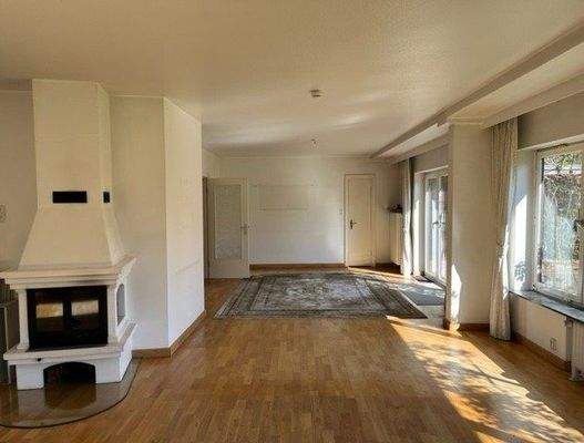 Wohnhaus - Essbereich mit Kaminofen.jpg