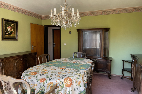 8 aktuelles Esszimmer Teilansicht.png