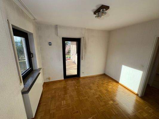 Schlafzimmer 2 mit Zugang zur südlichen Terrasse.