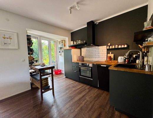 Einbauküche und Austritt auf die Terrasse