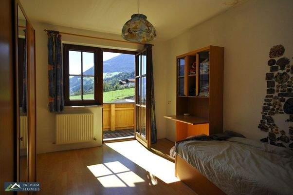 Doppelhaushälfte in Aussichtslage - Zimmer mit Südwestbalkon