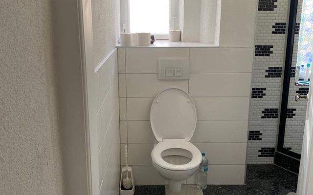 WC Zimmer in Esslingen mieten günstig Zeitwohnen bei urbanbnb.jpeg