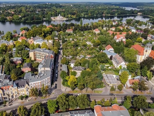 Luftbild der Liegenschaft mit Blick auf das Marmor