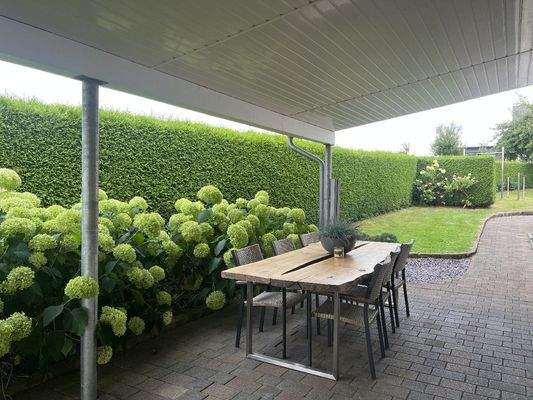 überdachte Terrasse