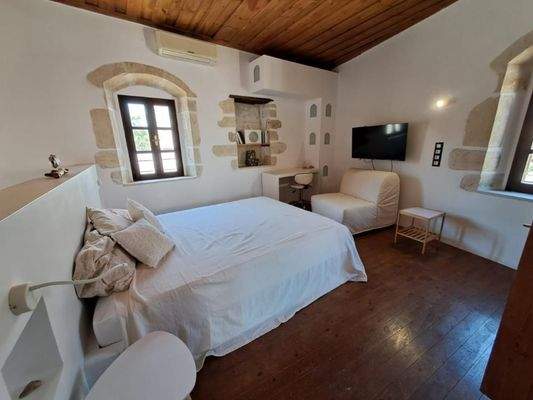 Kreta, Aspro: 3 Villen mit traditionellen Steinelementen und Bergblick zu verkaufen