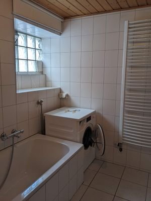 Bad mit Badewanne