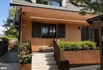 Haus links Eingang Keller