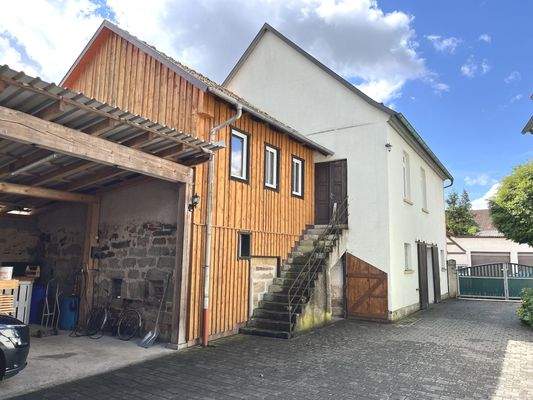 Hofansicht des Nebengebäudes - inkl. Außentreppe zum Tanzboden