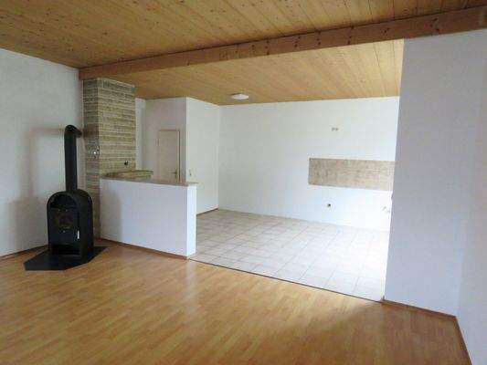 Blick vom Wohnzimmer in den Küchen-/Essbereich 