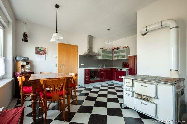 Küche mit Holzofen