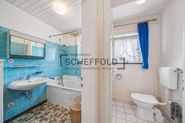 Bad und Gästetoilette 1.OG